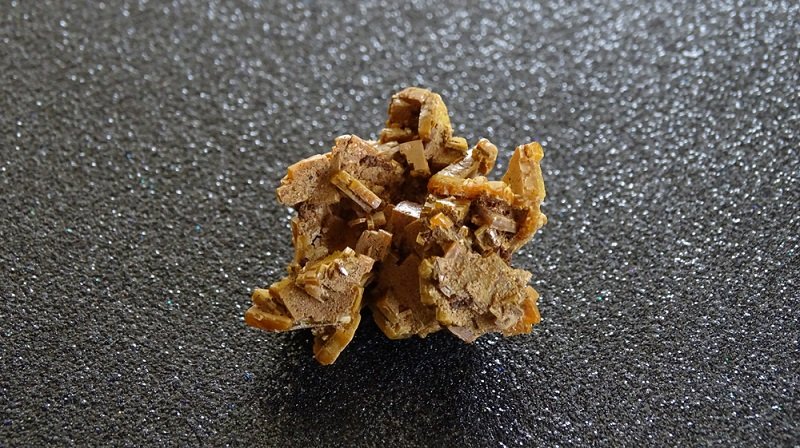Wulfenite mineral from new mexico