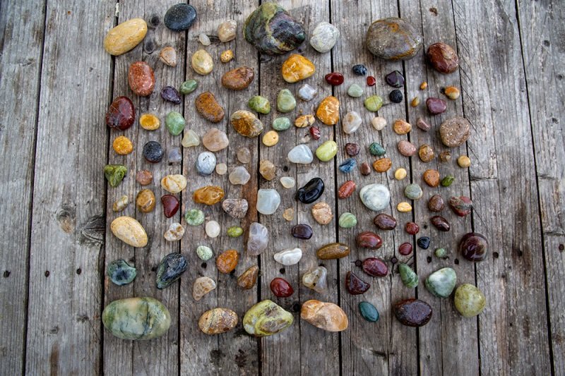 where to find agates