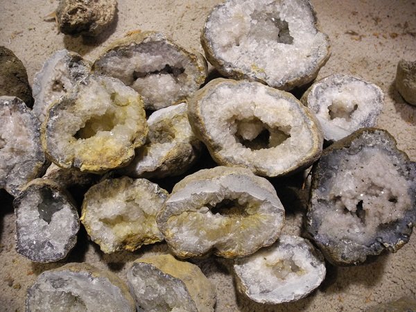 quartz geodes found in kentucky