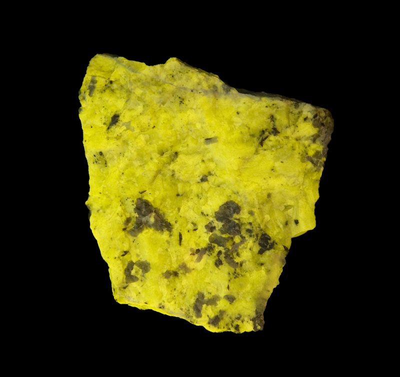 scapolite mineral that glows under UV light