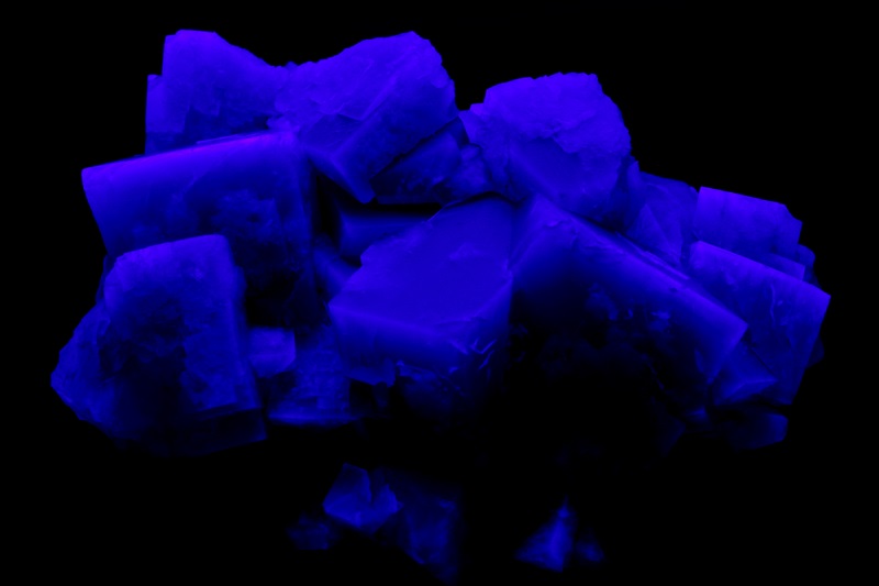 Phosphorescent blue stones-stones glow in the dark 