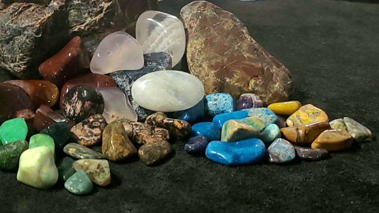 why rocks are different colors