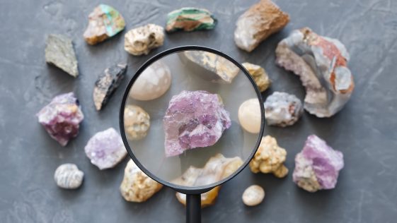 how to identify rocks and minerals