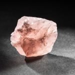 what gives rose quartz pink color